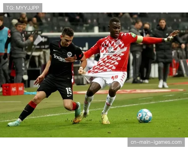 德国足球博物馆举办“德甲60年”特展,吸引大量球迷参观